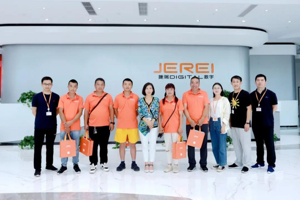 1628478390648024675.png 携手共庆话未来 中国工程机械商贸网21周年高端用户沙龙成功举办